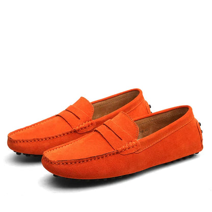 "Mocassini eleganti da uomo in pelle morbida, design moderno, colore nero, perfetti per occasioni formali e casual."
