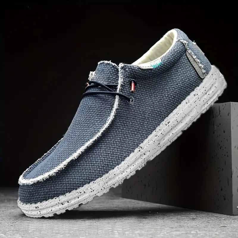 "Mocassini leggeri uomo con design classico, colori beige, blu, grigio e nero, eleganti e confortevoli per ogni occasione."