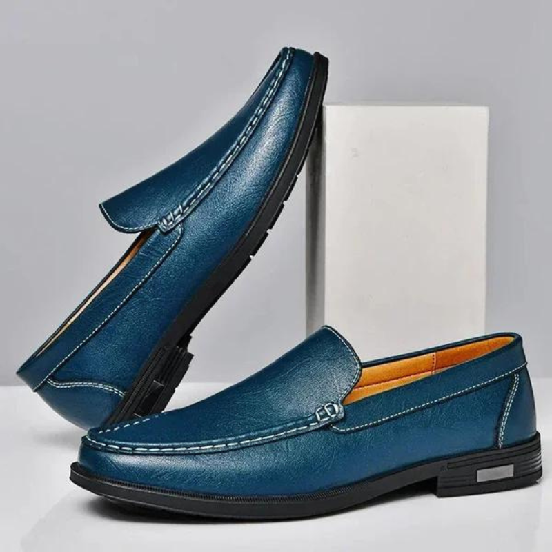"Mocassini uomo in pelle italiana marrone, design elegante, suola robusta, ideale per outfit casual e formali."