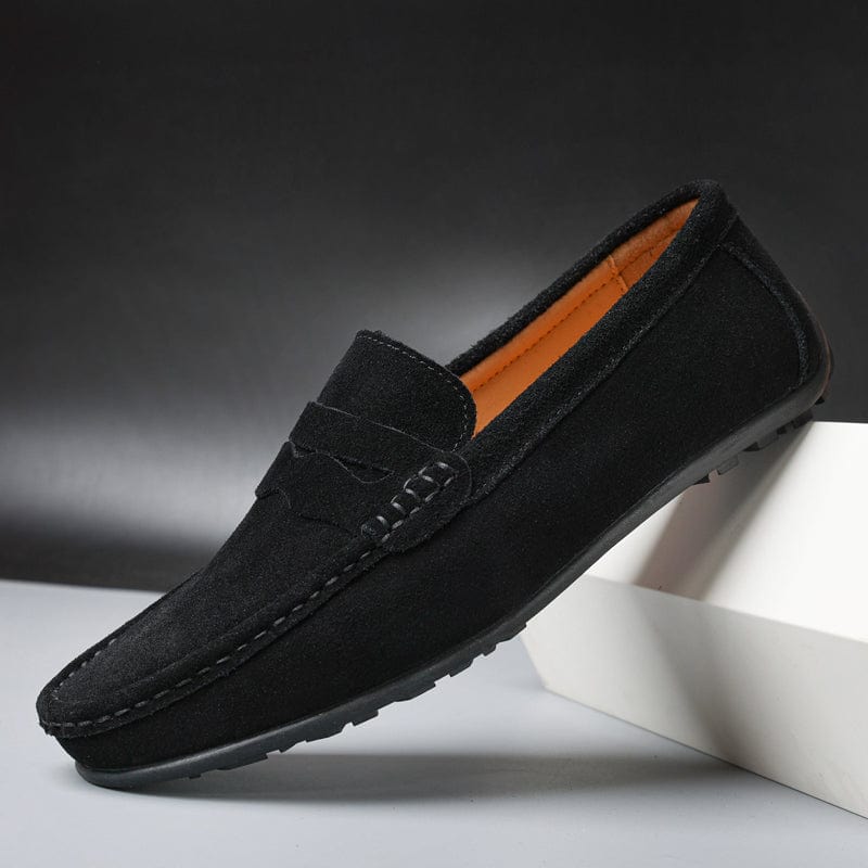 "Mocassini uomo in pelle scamosciata marrone con plantare imbottito, design slip-on elegante e versatile"