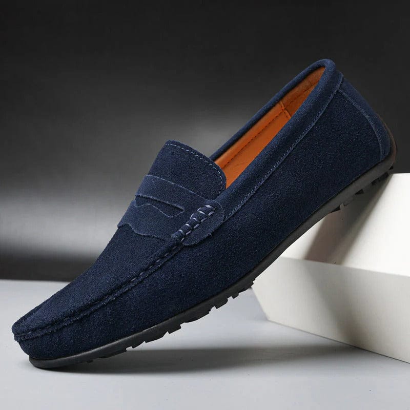"Mocassini uomo in pelle scamosciata marrone con plantare imbottito, design slip-on elegante e versatile"