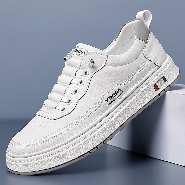 Padded sole detail on men's comfort sneakers, ideal for everyday walking and support.