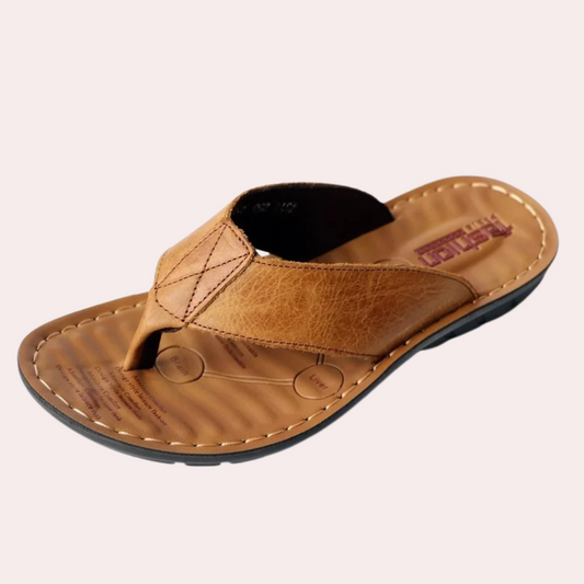 "Mules in cuoio da uomo eleganti e confortevoli, design moderno minimalista, cuoio marrone con soletta morbida."