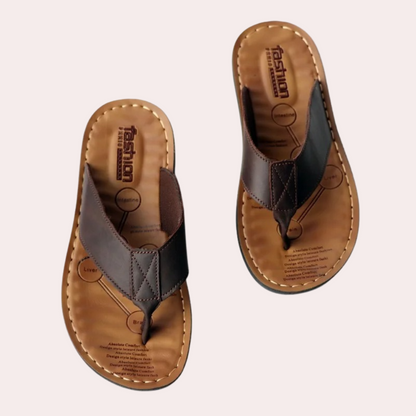 "Mules in cuoio da uomo eleganti e confortevoli, design moderno minimalista, cuoio marrone con soletta morbida."
