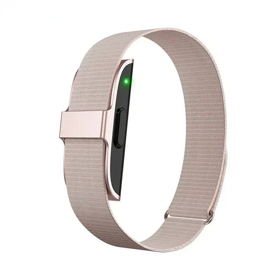 "Orologio fitness unisex nero, elegante e impermeabile IP68, con monitoraggio salute avanzato, display rettangolare."