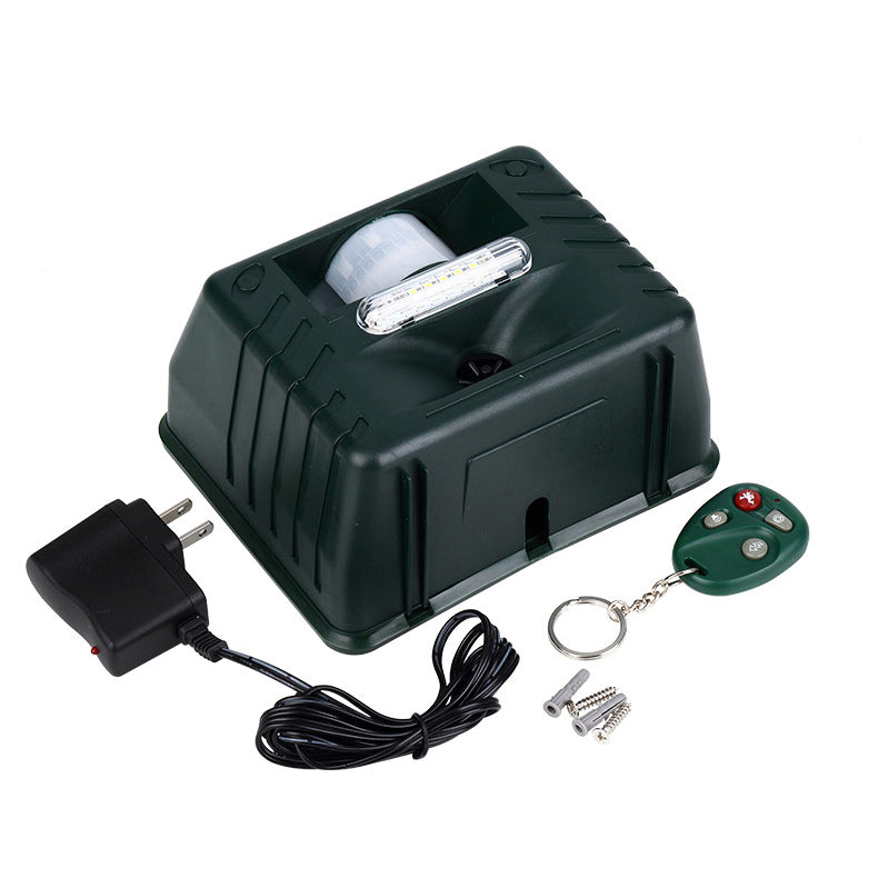 Solar-powered outdoor ultrasonic woodpecker repeller, effective bird & pest control.
