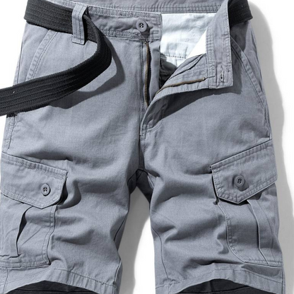"Pantaloncini cargo uomo in cotone resistente, multi-tasca, colore verde oliva, casual e adatti per avventure all'aperto."