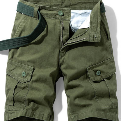 "Pantaloncini cargo uomo in cotone resistente, multi-tasca, colore verde oliva, casual e adatti per avventure all'aperto."