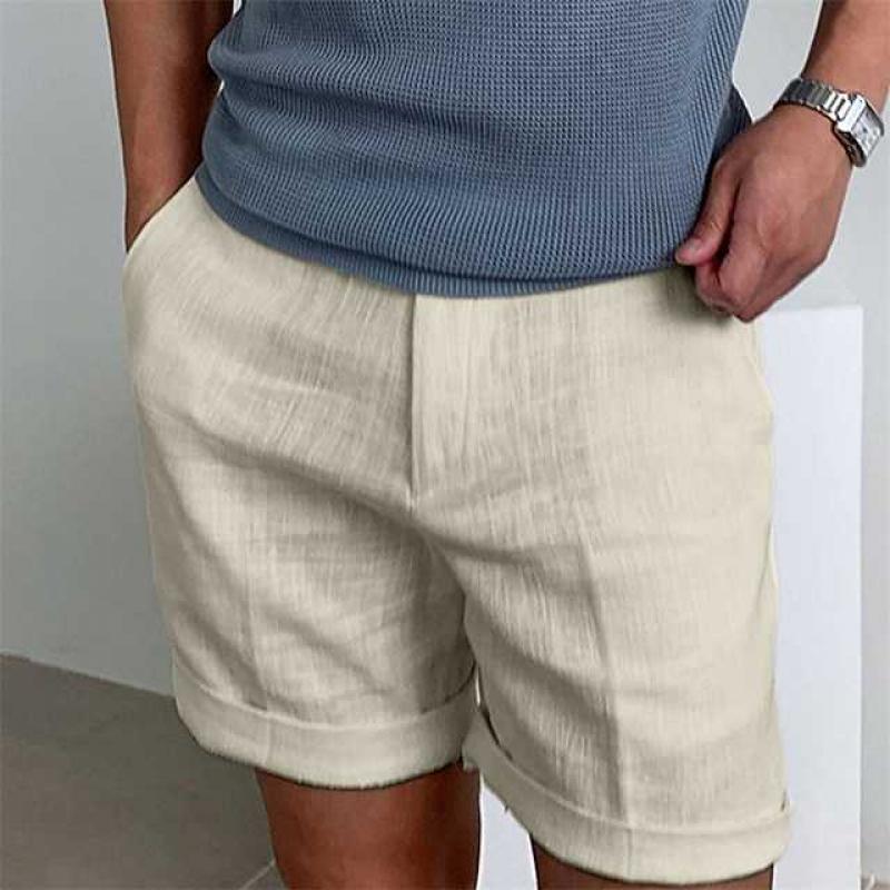 "Pantaloncini estivi da uomo in lino natural fango con orlo sfrangiato, stile casual chic, adatti per giornate calde."