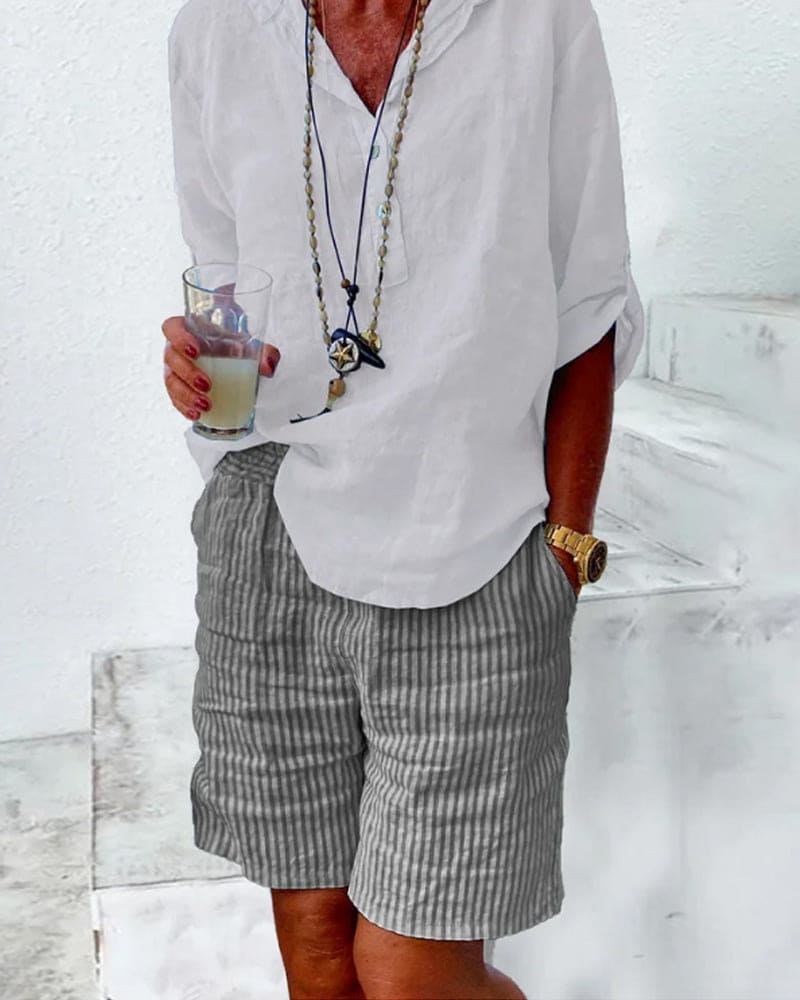"Pantaloncini estivi donna a righe, stile moderno, lino cotone, freschi e leggeri, perfetti per look casual e chic."