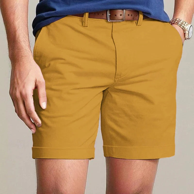 "Pantaloncini estivi uomo, tessuto morbido e traspirante, design semplice e comodo, ideali per giornate calde."