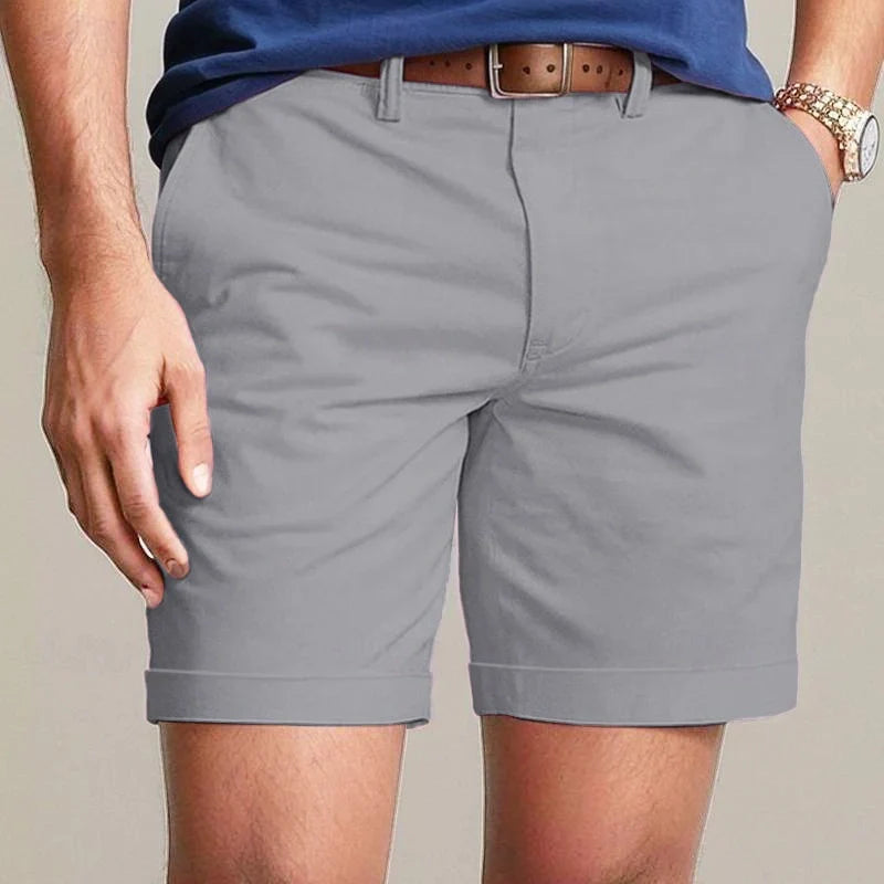 "Pantaloncini estivi uomo, tessuto morbido e traspirante, design semplice e comodo, ideali per giornate calde."