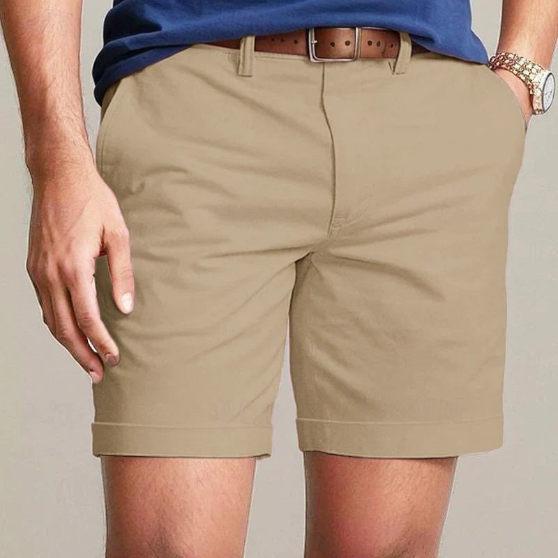 "Pantaloncini estivi uomo, tessuto morbido e traspirante, design semplice e comodo, ideali per giornate calde."