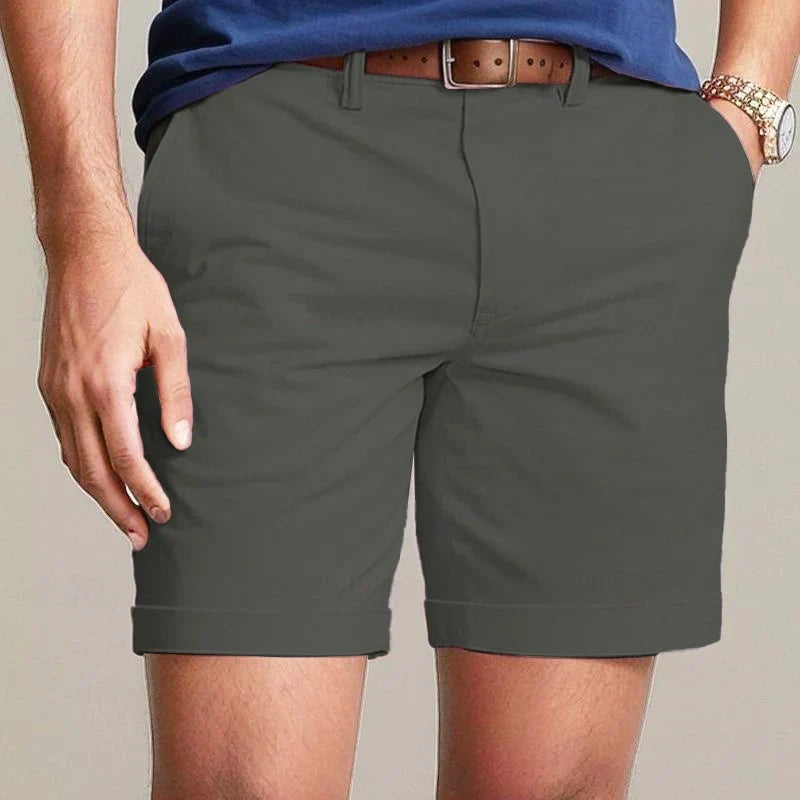 "Pantaloncini estivi uomo, tessuto morbido e traspirante, design semplice e comodo, ideali per giornate calde."
