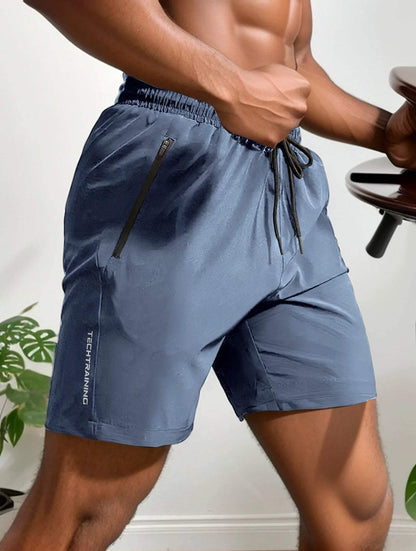 "Pantaloncini sportivi uomo traspiranti, tasca con cerniera, tessuto leggero e elasticizzato per massimo comfort e movimento.