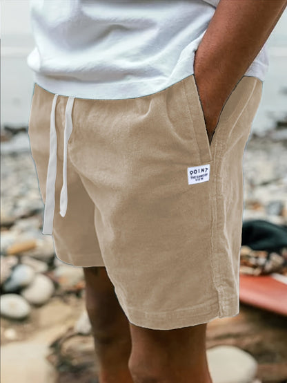 "Pantaloncini uomo velluto a coste marrone, design casual, tessuto morbido ed elegante per look estivi chic."