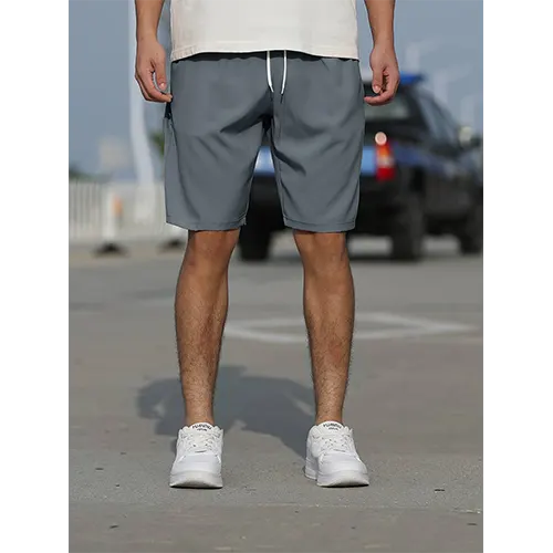 "Pantaloncini uomo vita alta blu navy traspiranti, adatti per l'estate, con design aderente e stile moderno."