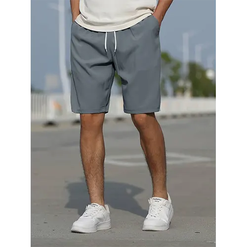 "Pantaloncini uomo vita alta blu navy traspiranti, adatti per l'estate, con design aderente e stile moderno."