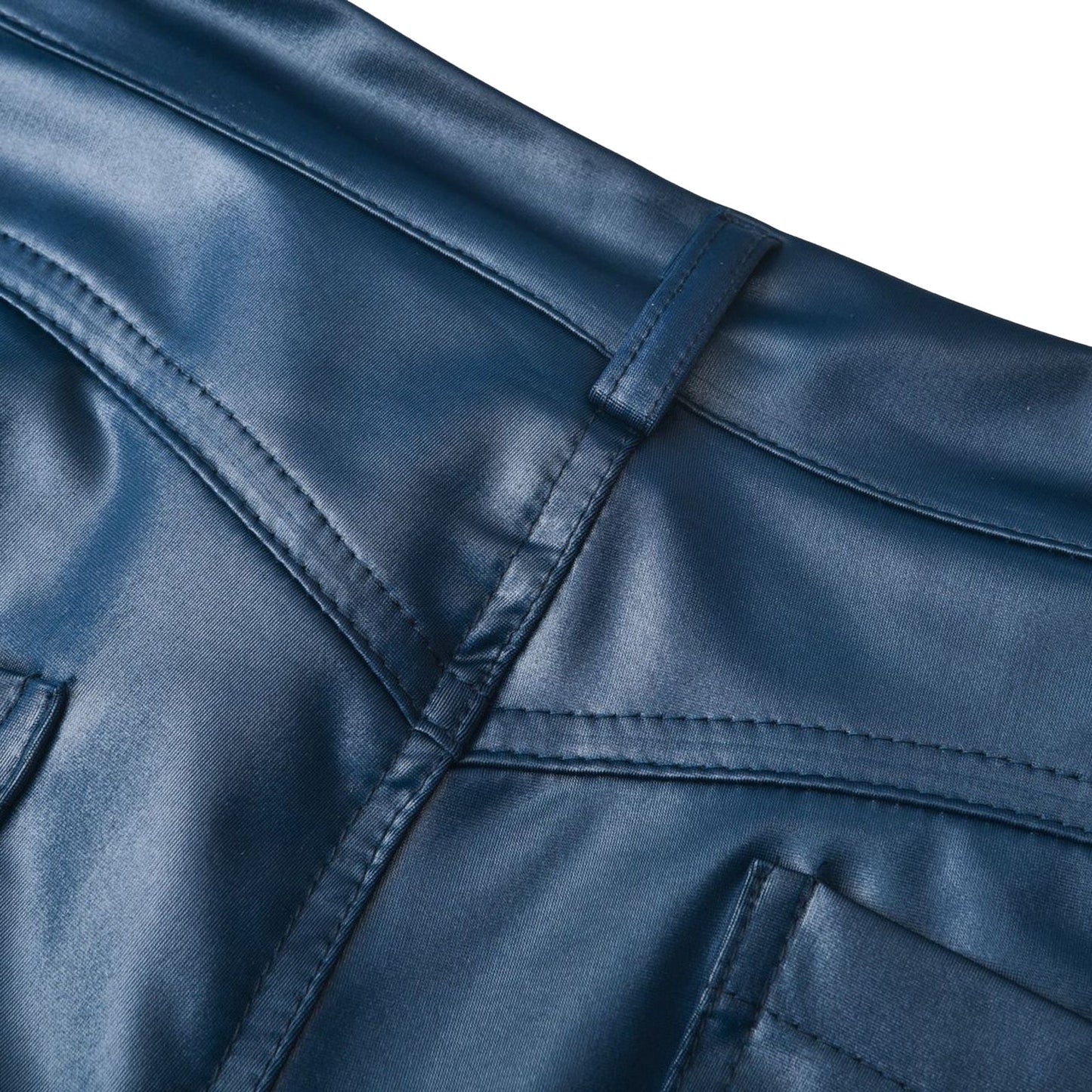 "Pantaloni donna in pelle elasticizzati neri, eleganti e versatili, ideali per un look chic autunnale."