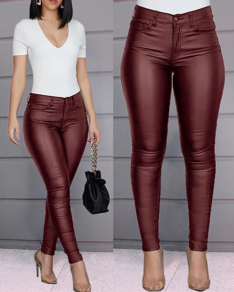"Pantaloni donna in pelle elasticizzati neri, eleganti e versatili, ideali per un look chic autunnale."