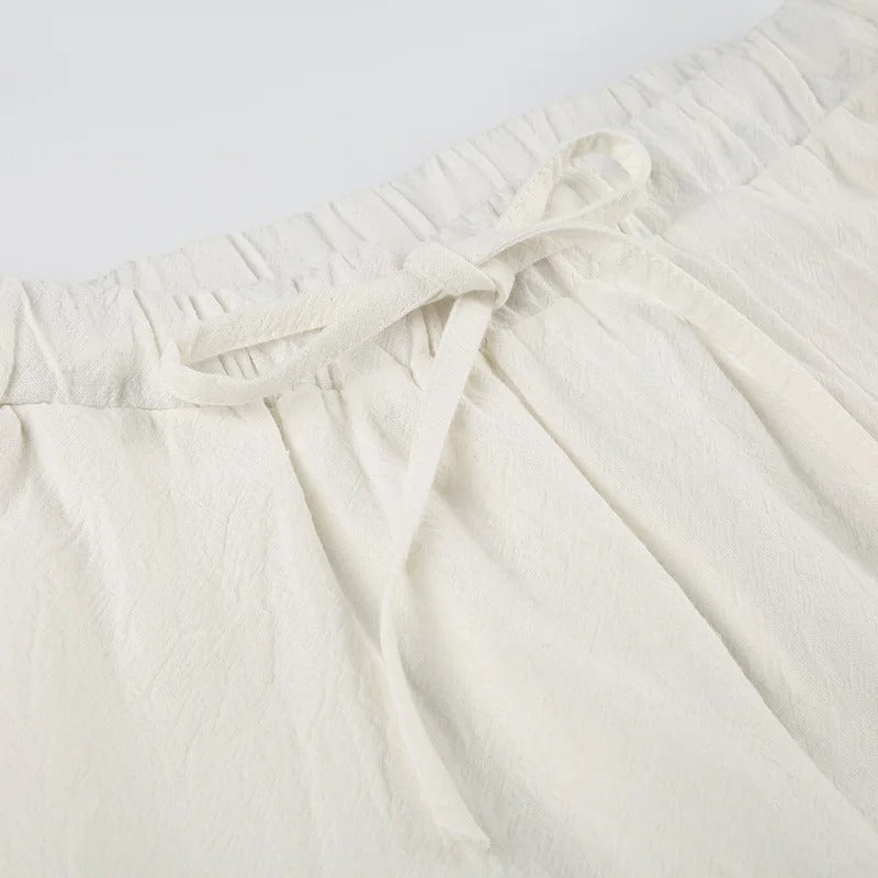 "Pantaloni estivi da donna in lino leggeri, vestibilità rilassata, colore naturale, ideali per look eleganti e freschi."