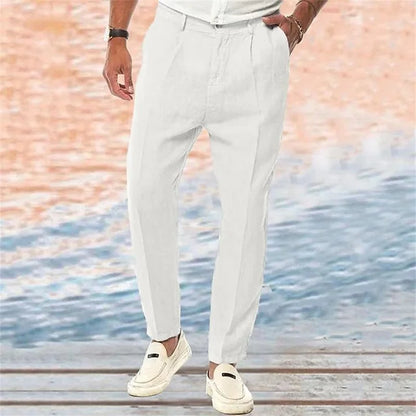 "Pantaloni estivi uomo in lino, colore chiaro, traspiranti e leggeri, perfetti per un look casual e rilassato estivo."