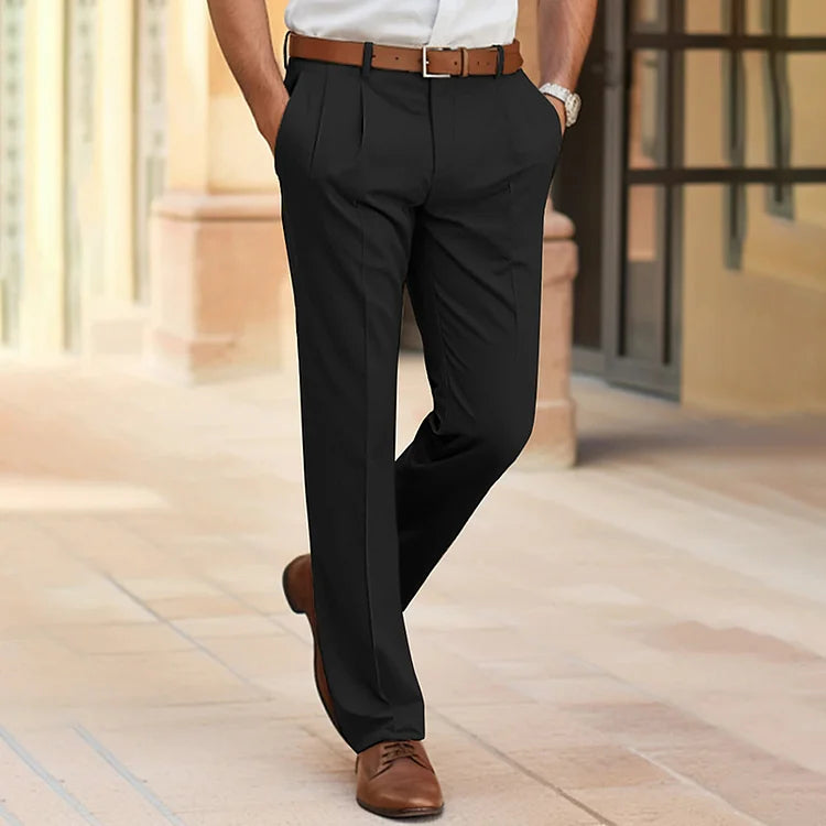 "Pantaloni estivi uomo leggeri beige versatili, design elegante e traspirante per look moderno e fresco."