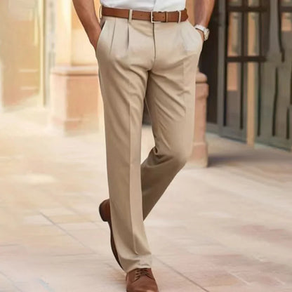 "Pantaloni estivi uomo leggeri beige versatili, design elegante e traspirante per look moderno e fresco."