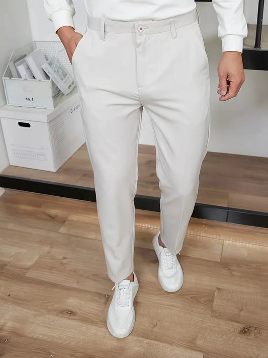 "Pantaloni larghi business casual uomo, eleganti e confortevoli, in tessuto morbido nero per look professionale e rilassato"