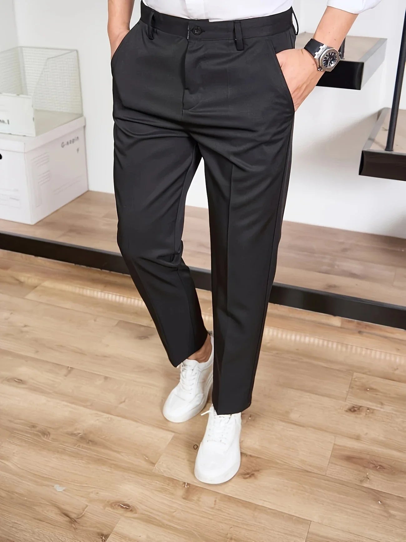 "Pantaloni larghi business casual uomo, eleganti e confortevoli, in tessuto morbido nero per look professionale e rilassato"