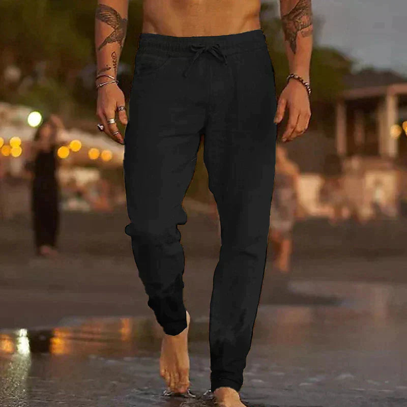 "Pantaloni leggeri in lino da uomo, beige chiaro, eleganti e comodi, ideali per l'estate, con vestibilità rilassata."