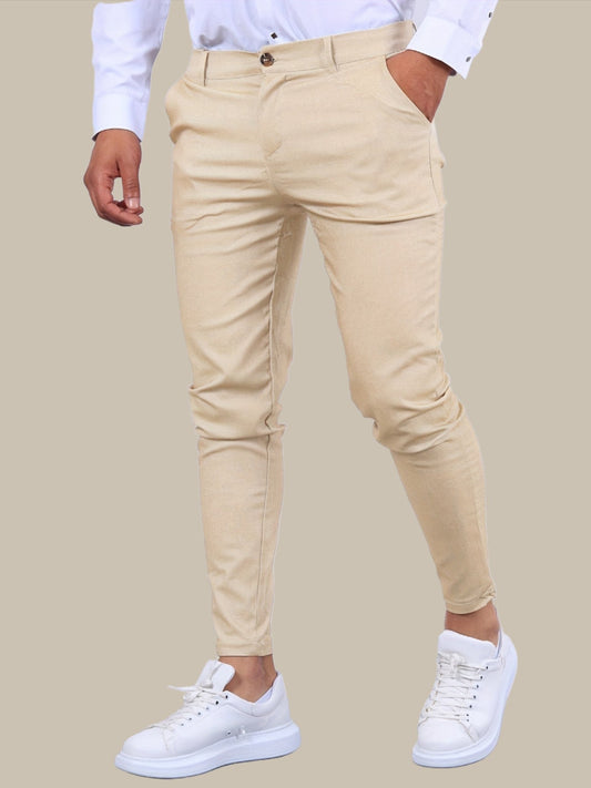 "Pantaloni skinny elasticizzati da uomo in cotone elastan, taglio slim-fit, colore scuro, chiusura zip e bottone."