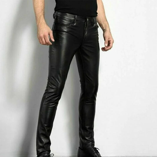 "Pantaloni slim neri in pelle PU da uomo, eleganti e versatili per look estivi, con vestibilità snella e dettagli moderni."