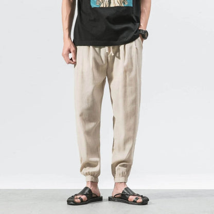"Pantaloni uomo blu marino in lino e cotone, design elegante con vita elasticizzata e tasche funzionali, versatili e comodi."