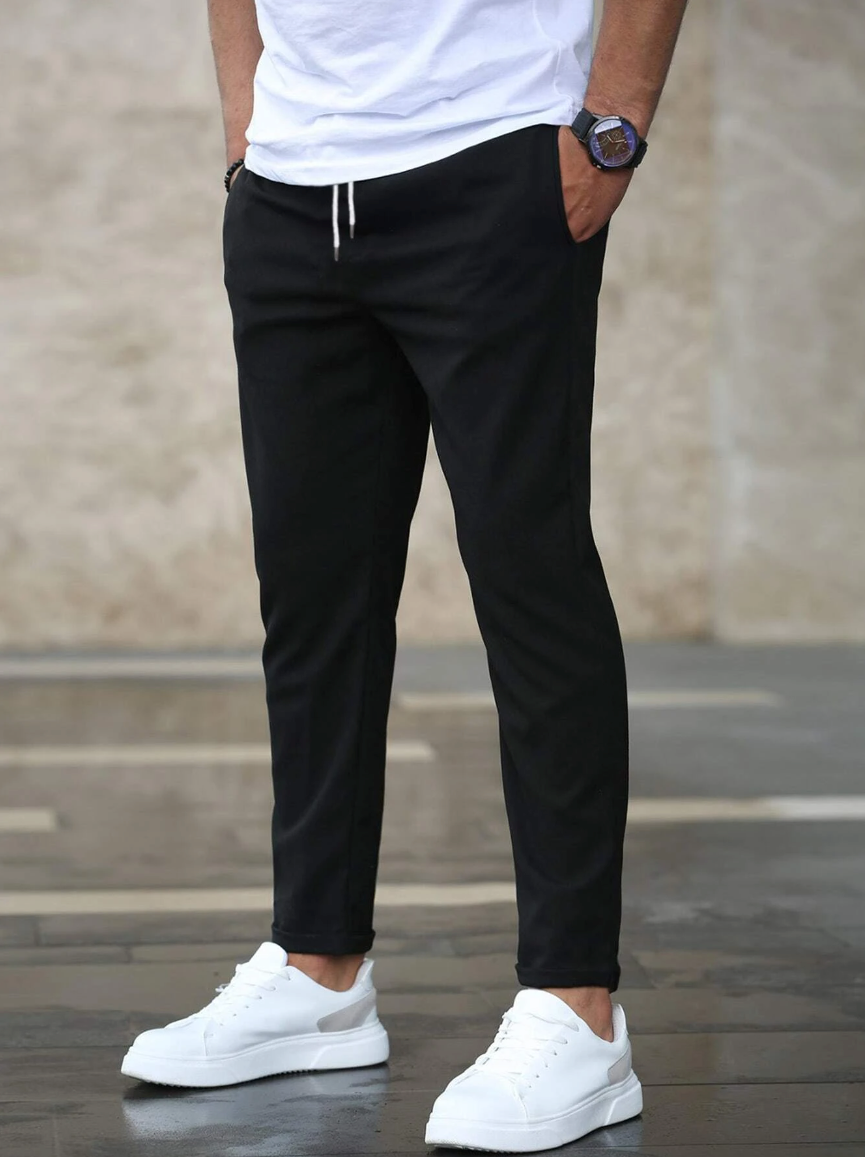 "Pantaloni uomo stretch lusso in tessuto elastico, design moderno con lunghezza affusolata, perfetti per ogni occasione."