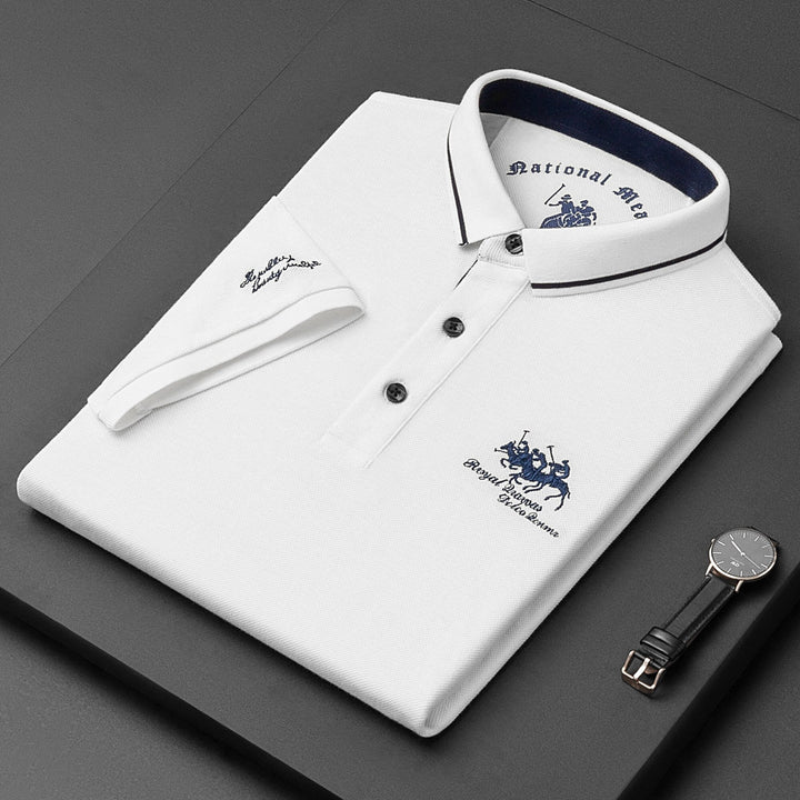 "Polo da uomo elegante, maniche corte, tessuto di lusso, colori vari, colletto a costine, bottoni frontali."
