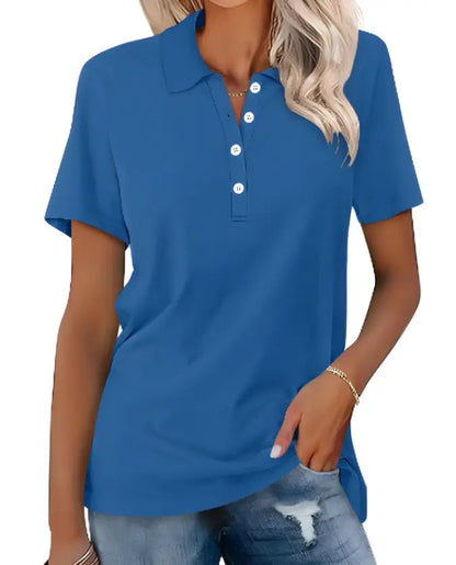"Polo elegante donna estiva, vista frontale; tessuto leggero, colore vivace, ideale per look sofisticato e confortevole."