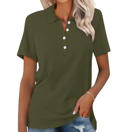 "Polo elegante donna estiva, vista frontale; tessuto leggero, colore vivace, ideale per look sofisticato e confortevole."