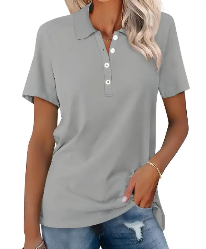 "Polo elegante donna estiva, vista frontale; tessuto leggero, colore vivace, ideale per look sofisticato e confortevole."