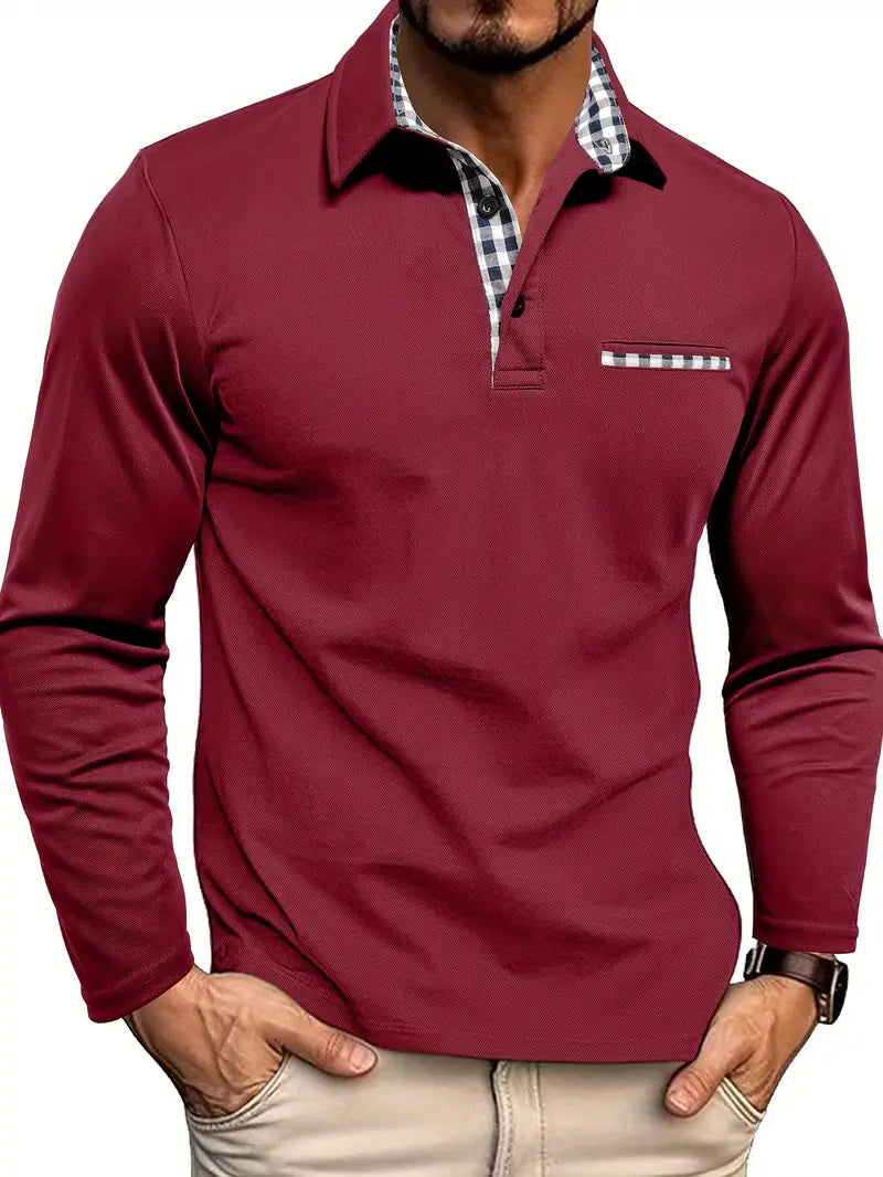 "Polo estiva uomo a maniche lunghe azzurra traspirante elegante con colletto classico su sfondo bianco."