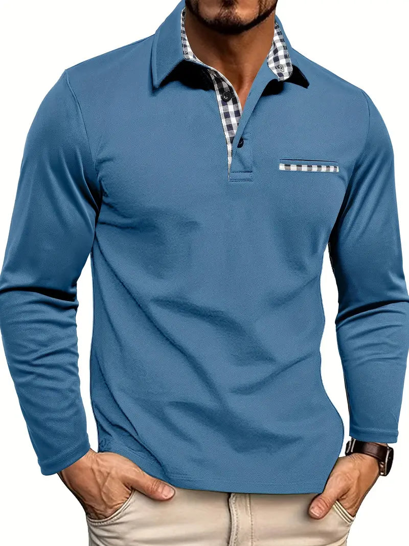 "Polo estiva uomo a maniche lunghe azzurra traspirante elegante con colletto classico su sfondo bianco."