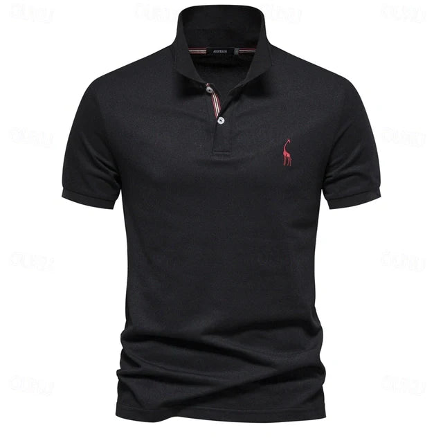 "Polo estiva uomo, tessuto leggero traspirante, disponibili in vari colori come beige e blu marino."