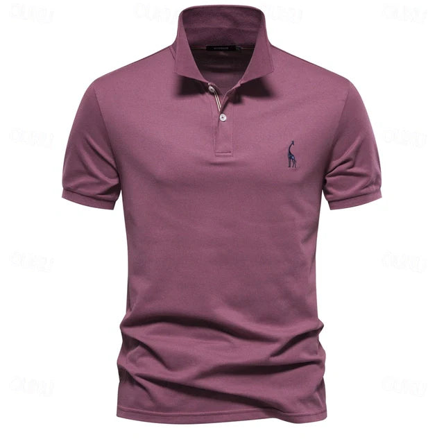 "Polo estiva uomo, tessuto leggero traspirante, disponibili in vari colori come beige e blu marino."