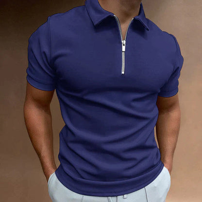"Polo uomo elegante con zip, design moderno, colore blu navy, tessuto traspirante, look casual chic perfetto per ogni occasio