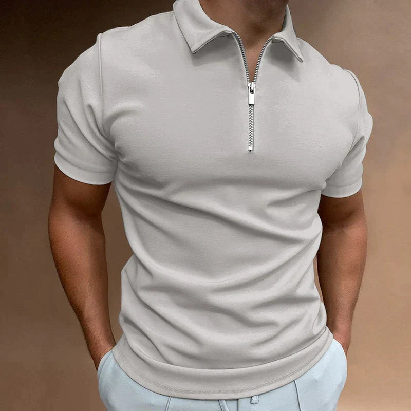 "Polo uomo elegante con zip, design moderno, colore blu navy, tessuto traspirante, look casual chic perfetto per ogni occasio