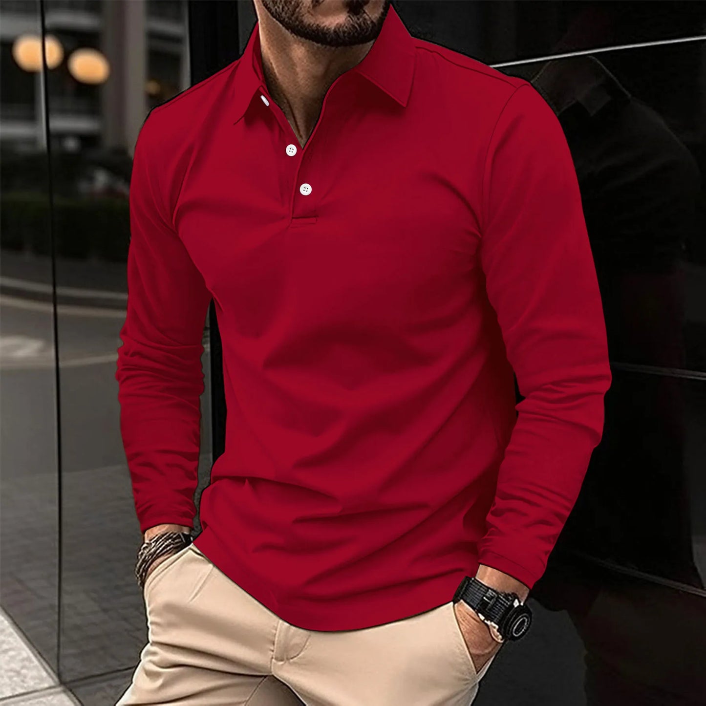 "Polo Uomo Slim Fit in cotone traspirante su sfondo bianco, colori disponibili, silhouette moderna e aderente."