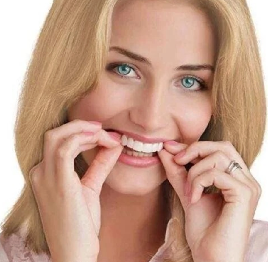 "Protesi dentarie Snap-On regolabili in tono naturale, facili da applicare per migliorare il sorriso senza interventi."