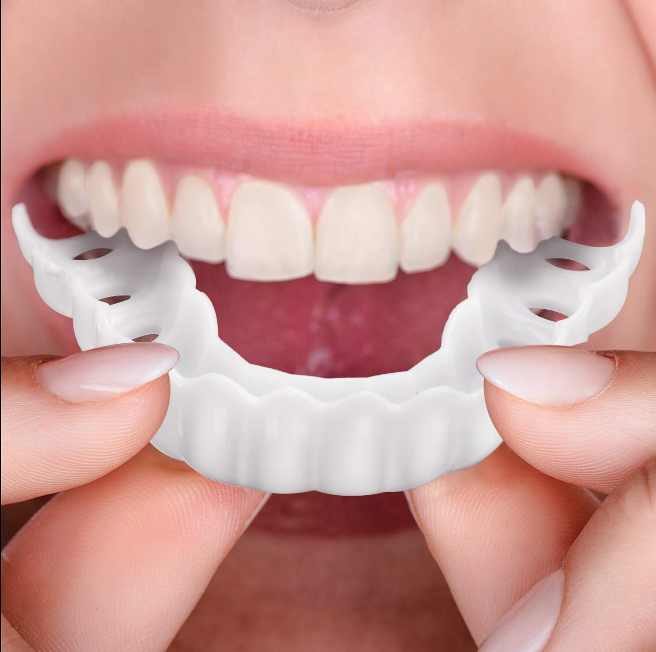 "Protesi dentarie Snap-On regolabili in tono naturale, facili da applicare per migliorare il sorriso senza interventi."