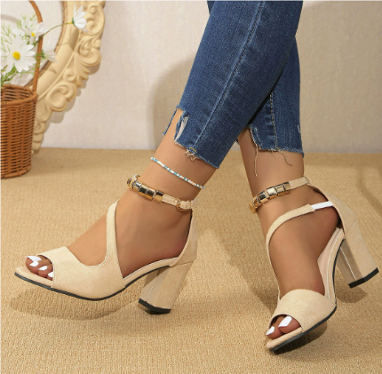Sandali donna aperti beige con tacco a spillo e cinturino alla caviglia, design raffinato ed elegante per ogni occasione.