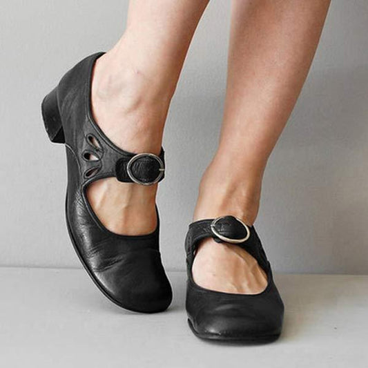 "Sandali donna eleganti in pelle neri con suola ergonomica e dettagli chic, perfetti per look raffinati e versatili."
